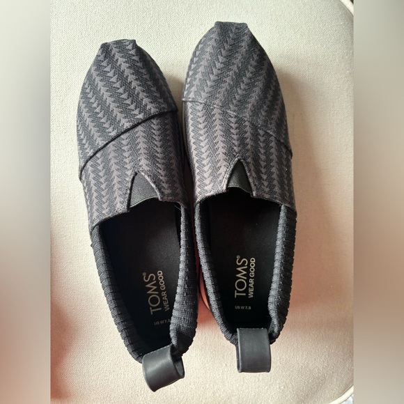 Tom’s women’s Resident 2.0 Sneaker. Size 7.5 - Picture 2 of 3